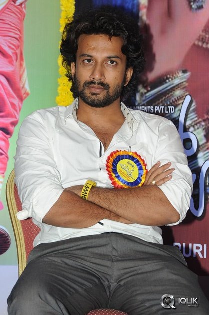 Jyothi-Lakshmi-Movie-Abhinandana-Sabha